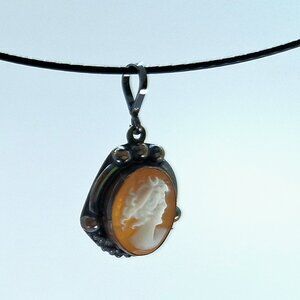 Vintage Donadio Cameo Made In Italy with original box gift box and guarantee